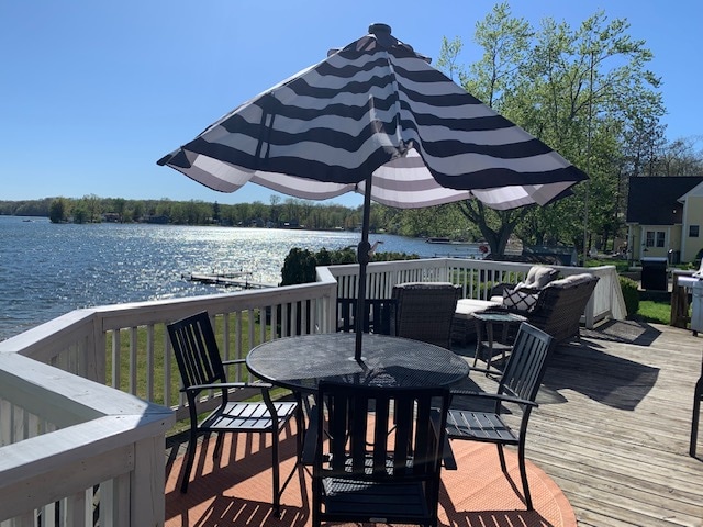 Sand Lake beachfront cottage w/sandy beach