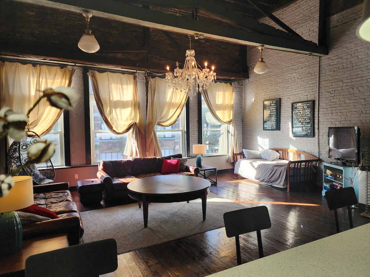 THE STARR LOFT- Earlham, IUEast, Historic District