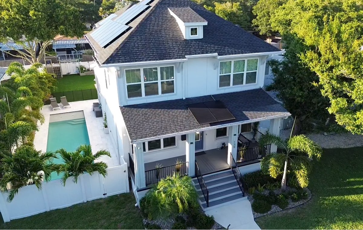 Brand new modern home - close to DTSP