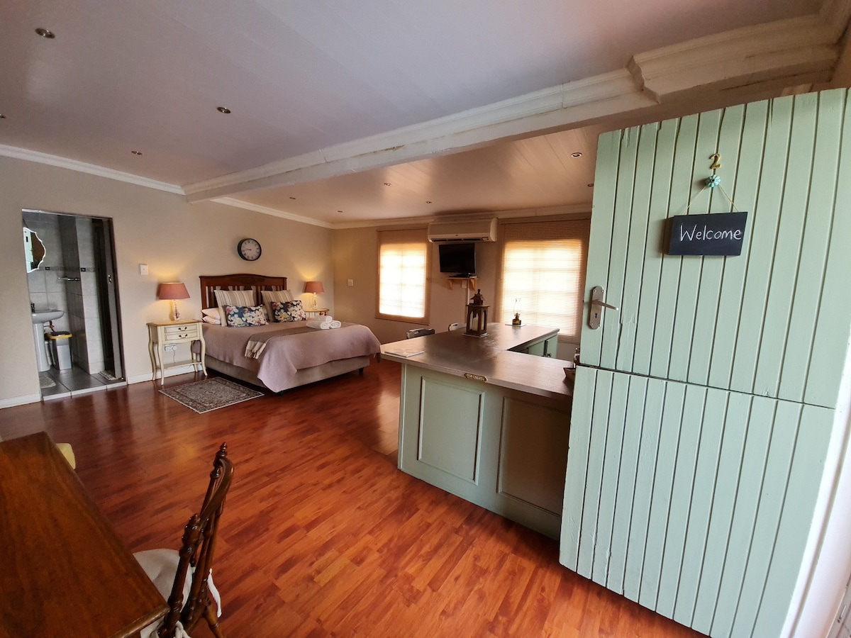 Hill Manor Room 2: Self Catering