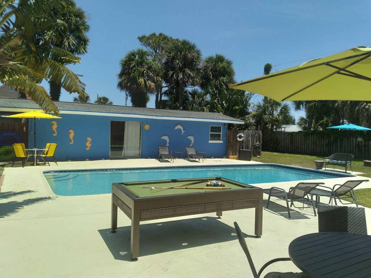 Sunsplash Pool House, close to Beach and Downtown.