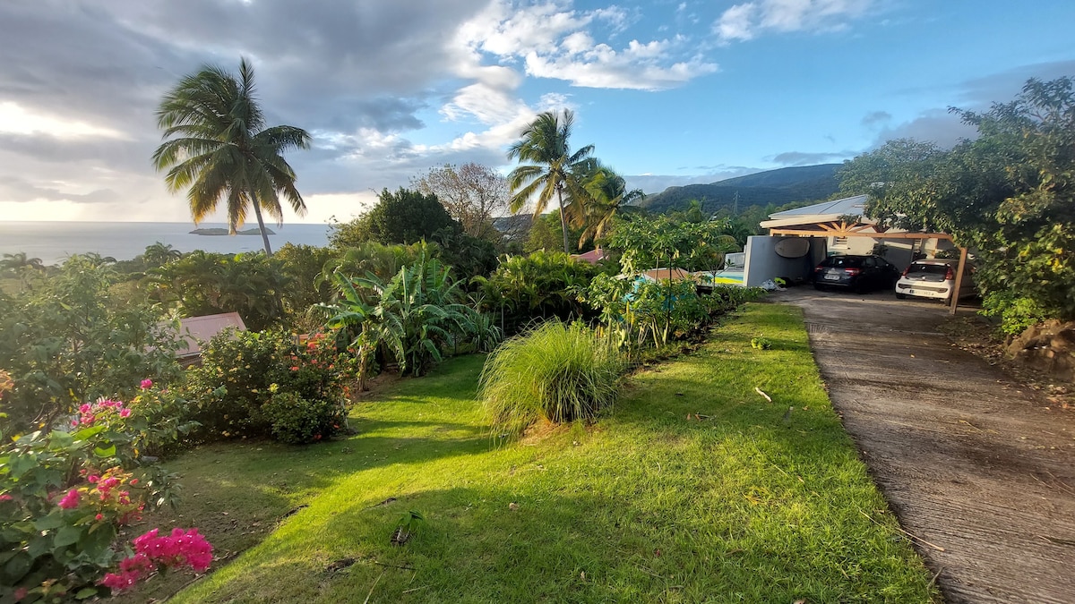 Maison tropicale tout confort avec vue mer