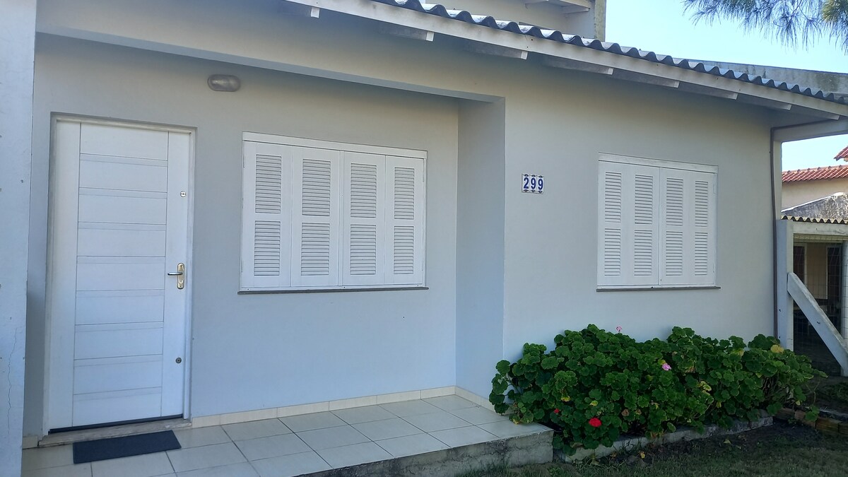 Casa espaçosa em Tramandaí Sul a 250m da Praia