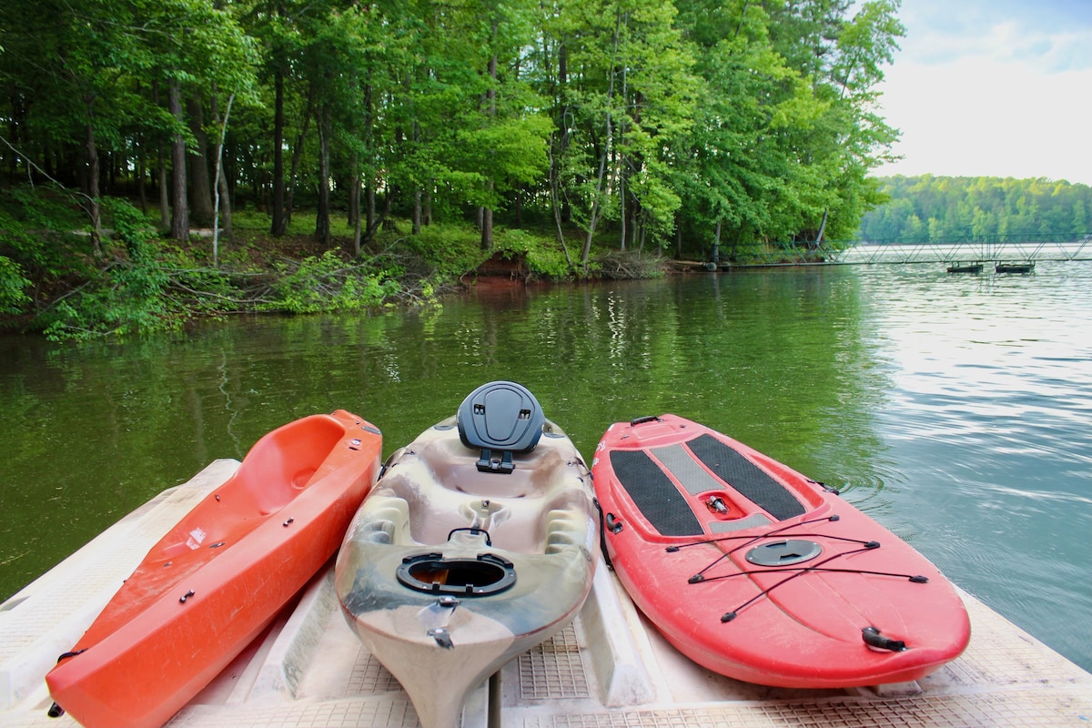 Hook, Wine & Sinker - Lake Hartwell Private Escape