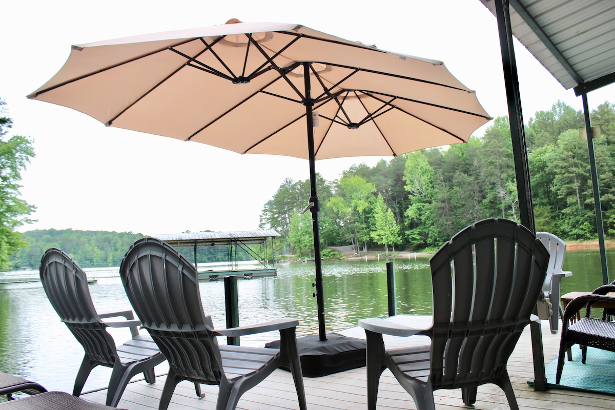 Hook, Wine & Sinker - Lake Hartwell Private Escape