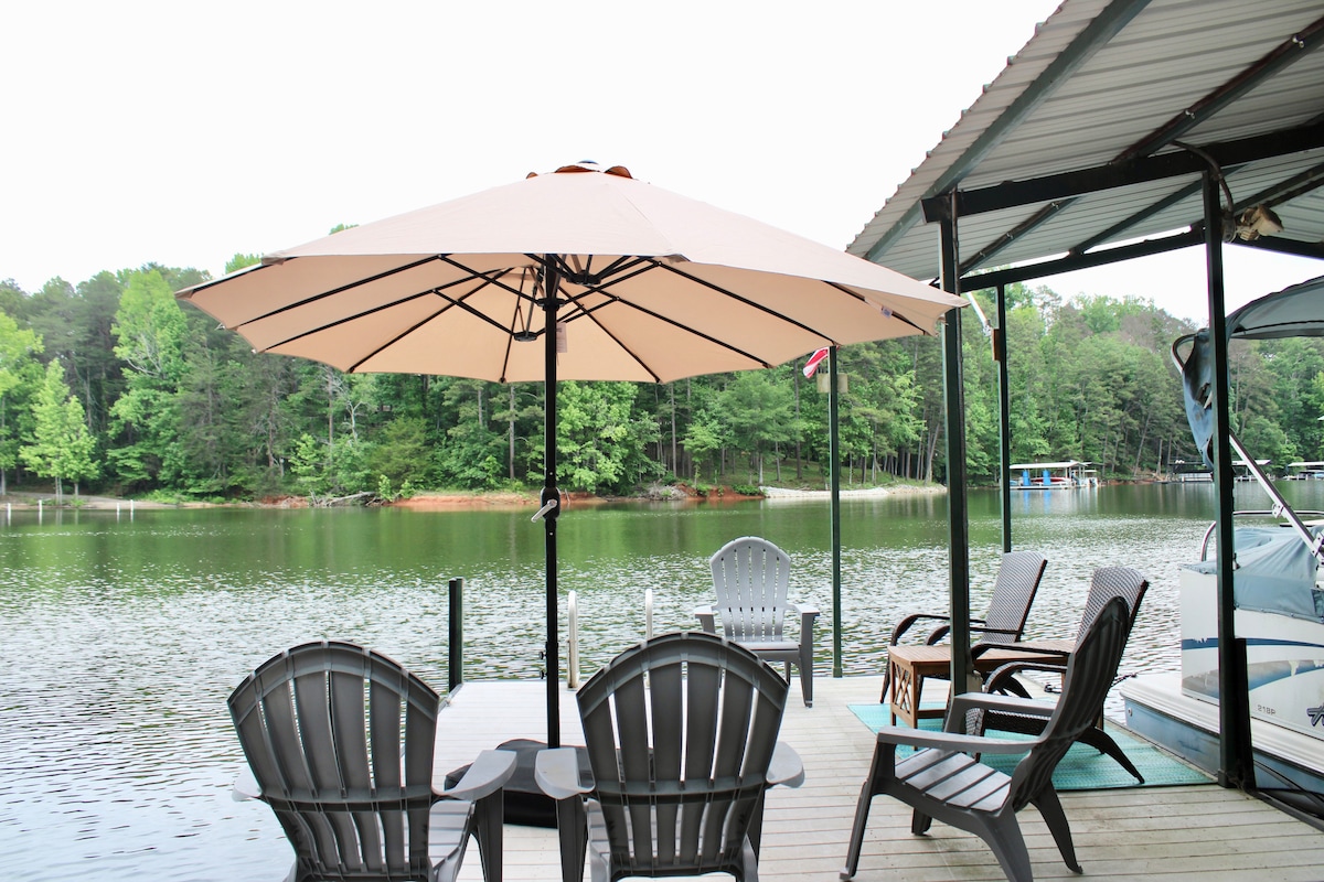 Hook, Wine & Sinker - Lake Hartwell Private Escape