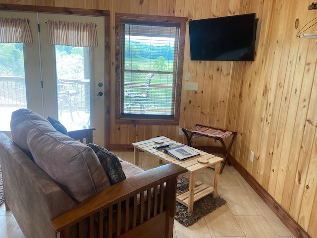 South Holston Riverfront Cabins-Ruth's Retreat