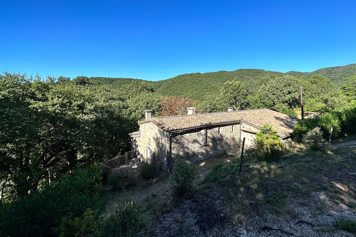 Havre de paix avec piscine naturelle