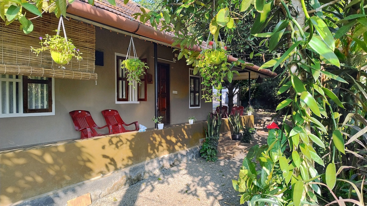 AC Traditional Family House Munnar
