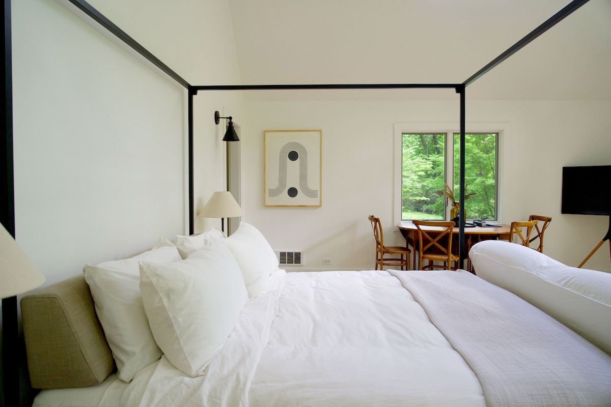 New! The Perch, a luxe cottage in the woods