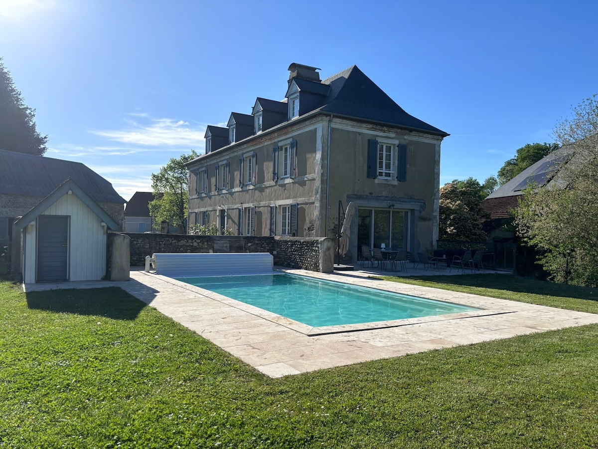 Enclos béarnais avec piscine