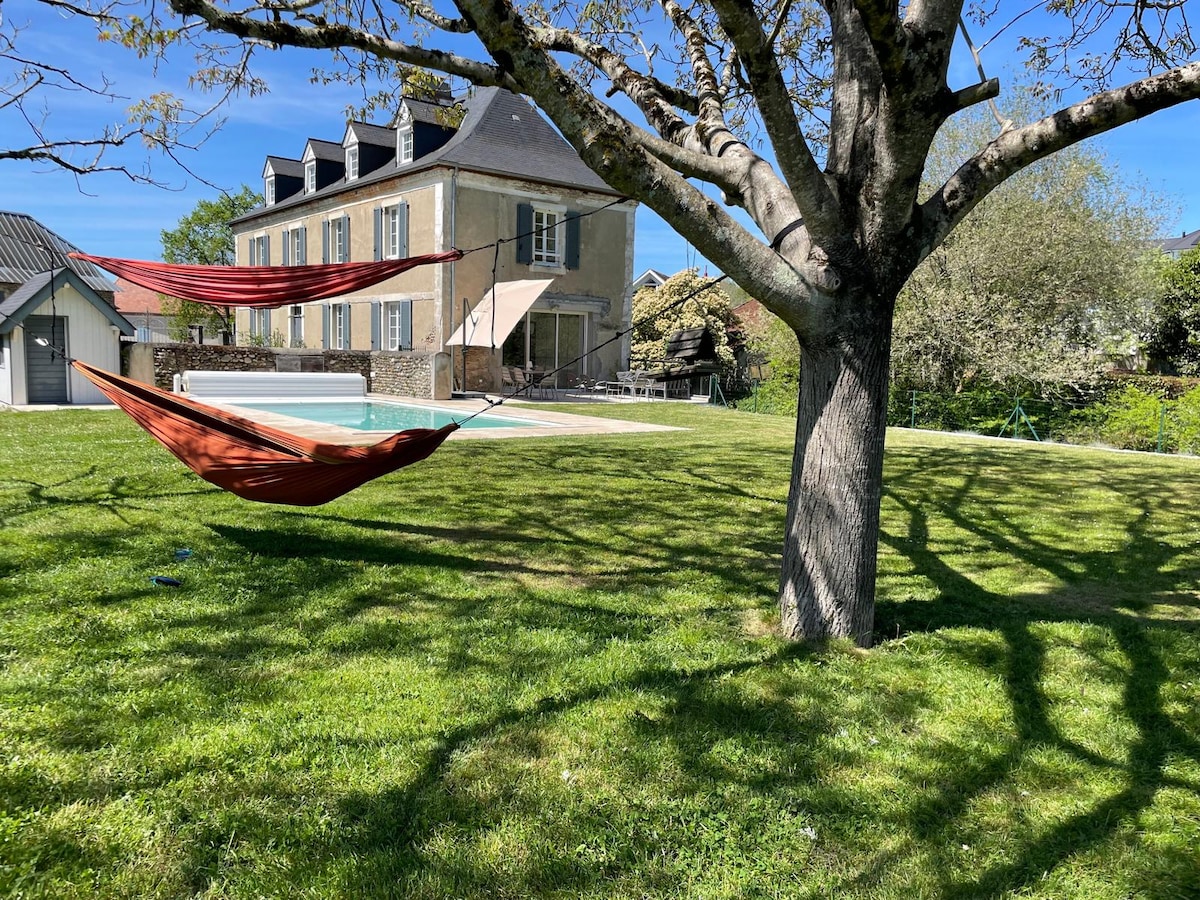 Enclos béarnais avec piscine