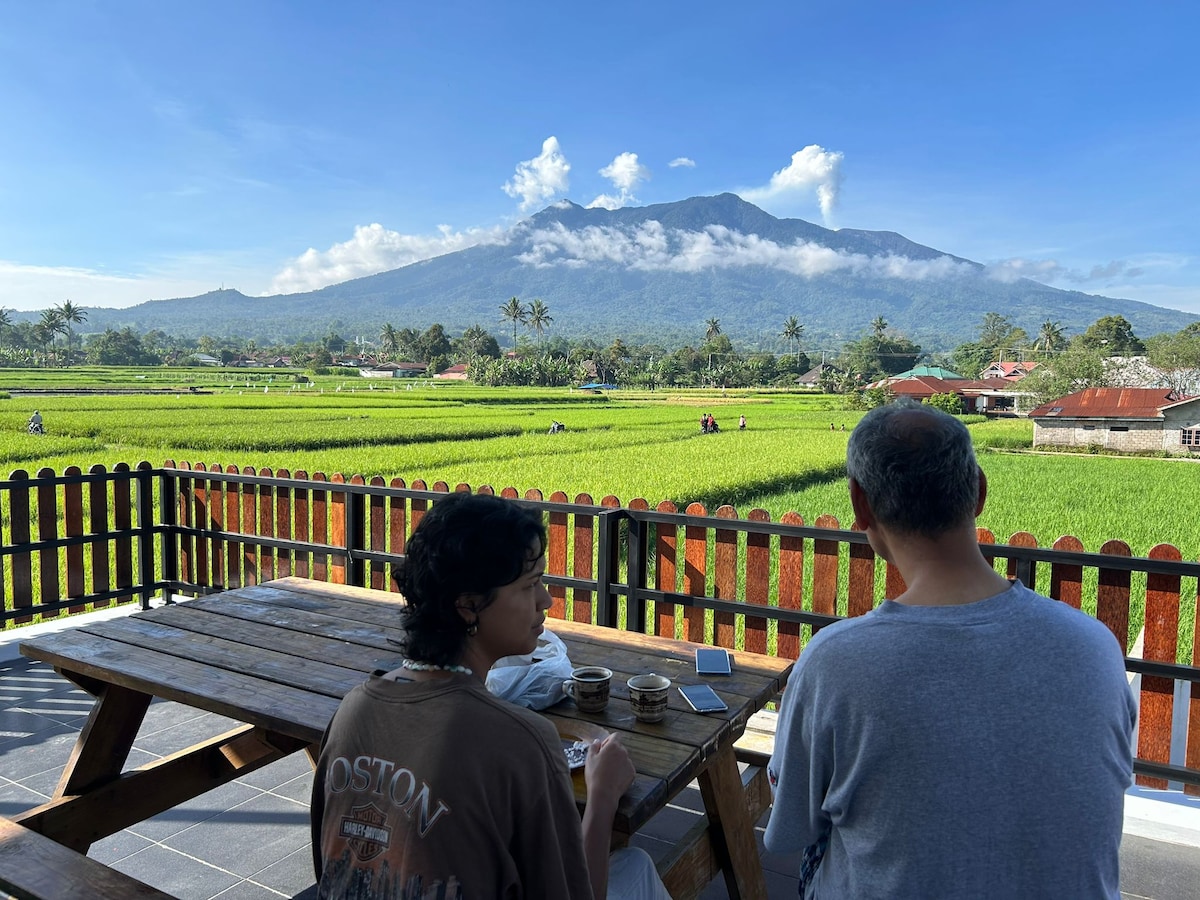 江东山民宿（ Koto Hills Homestay ） ，欣赏山地和稻田景观