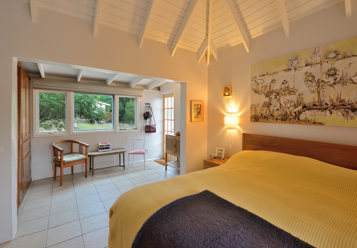 Classic Caribbean villa in safe Terres Basses