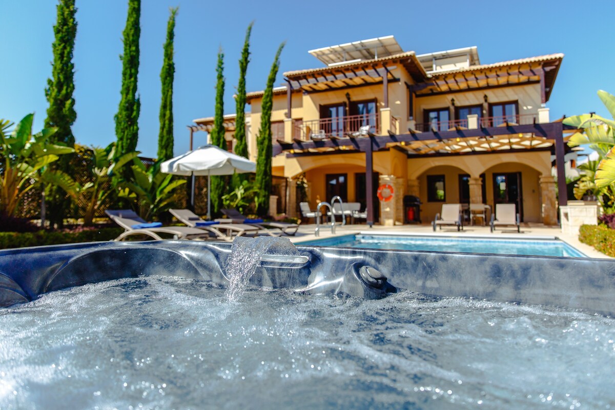 Luxury Villa AJ
 04 with private heated pool