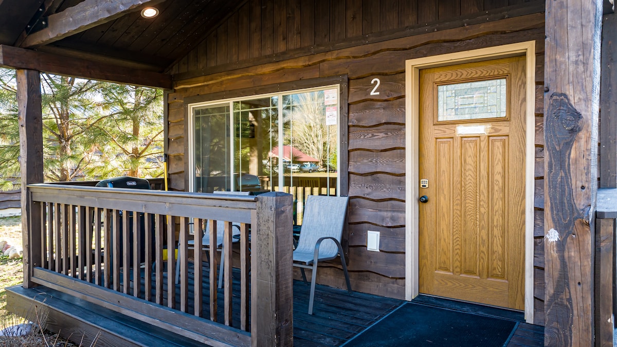 The Roost Cabin # 2 ，靠近Glacier Natl公园。