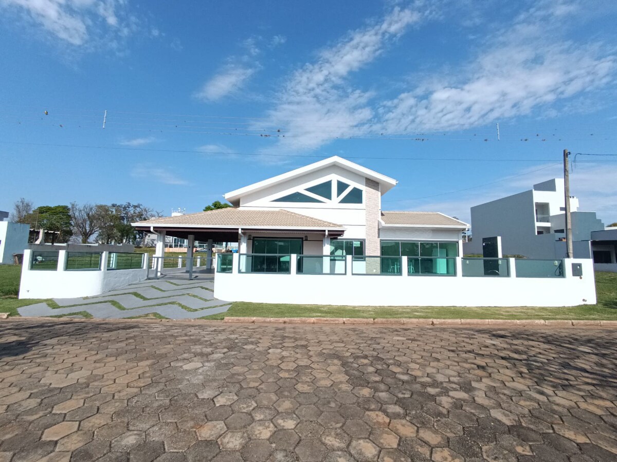 Casa com Piscina - Ilha Bela - Carlópolis - PR - 1