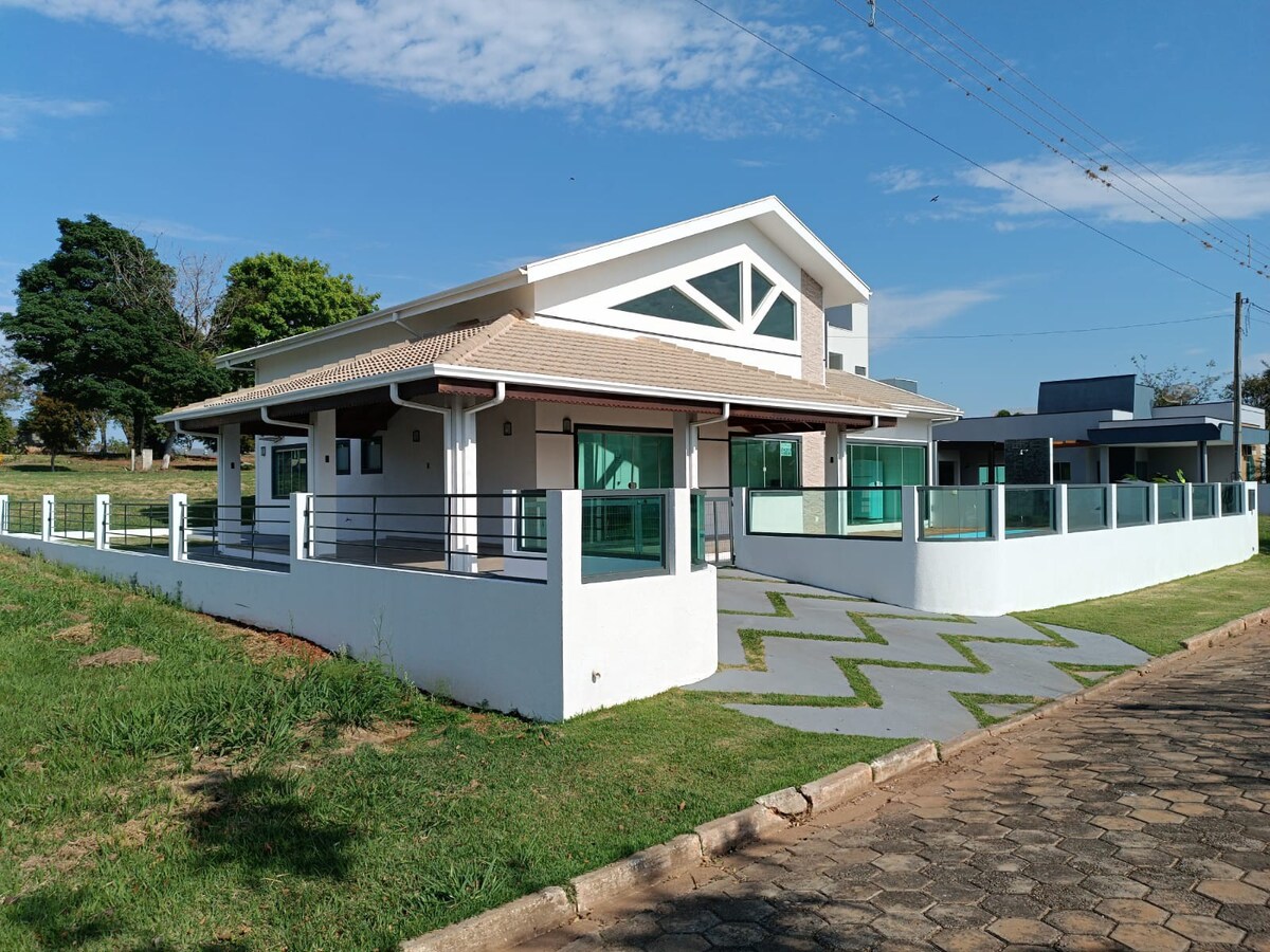 Casa com Piscina - Ilha Bela - Carlópolis - PR - 1