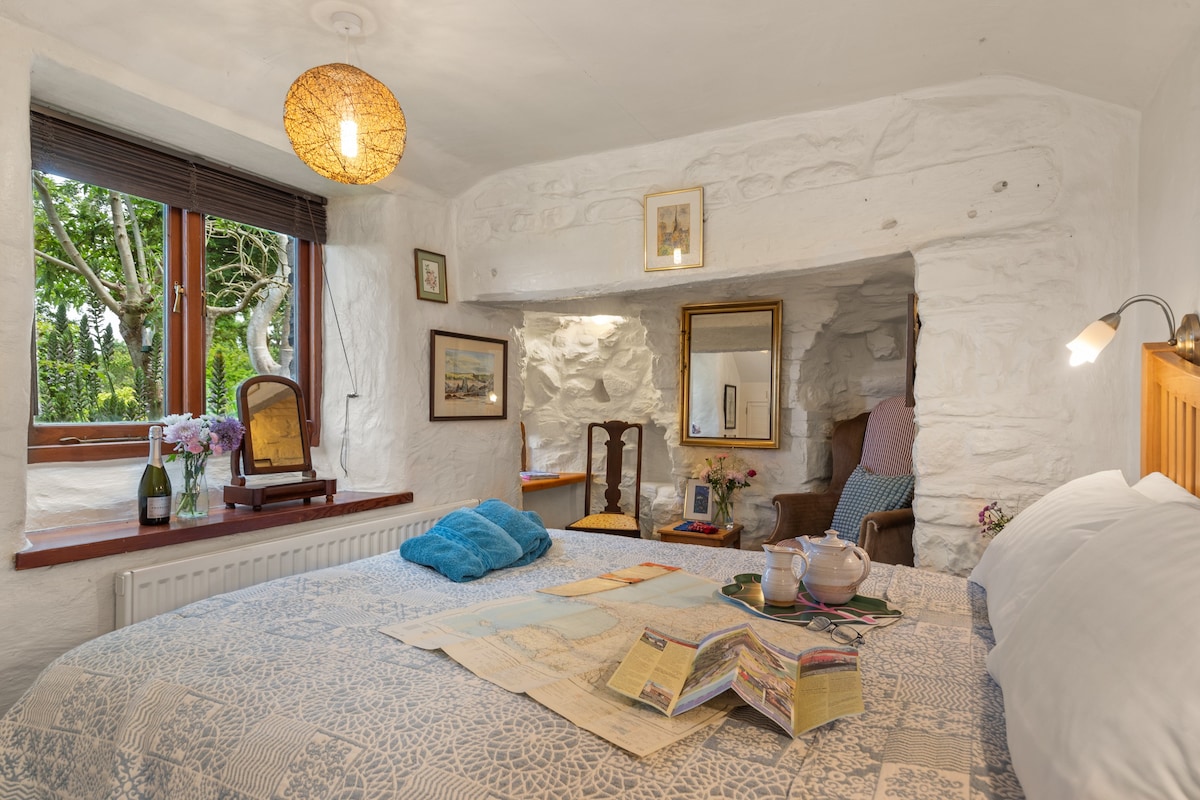 5* Sunny Retreat Cottage, Newport