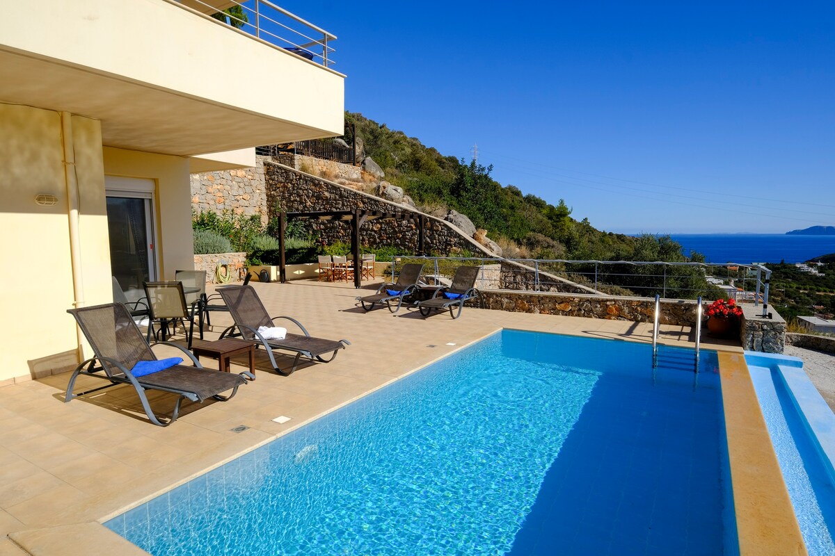 现代山顶别墅，带泳池，毗邻Agios Nikolaos