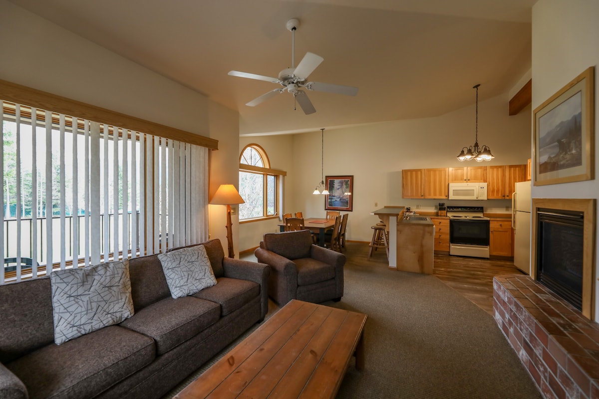 Golf Front 1 Bedroom Condo with Resort  Amenities