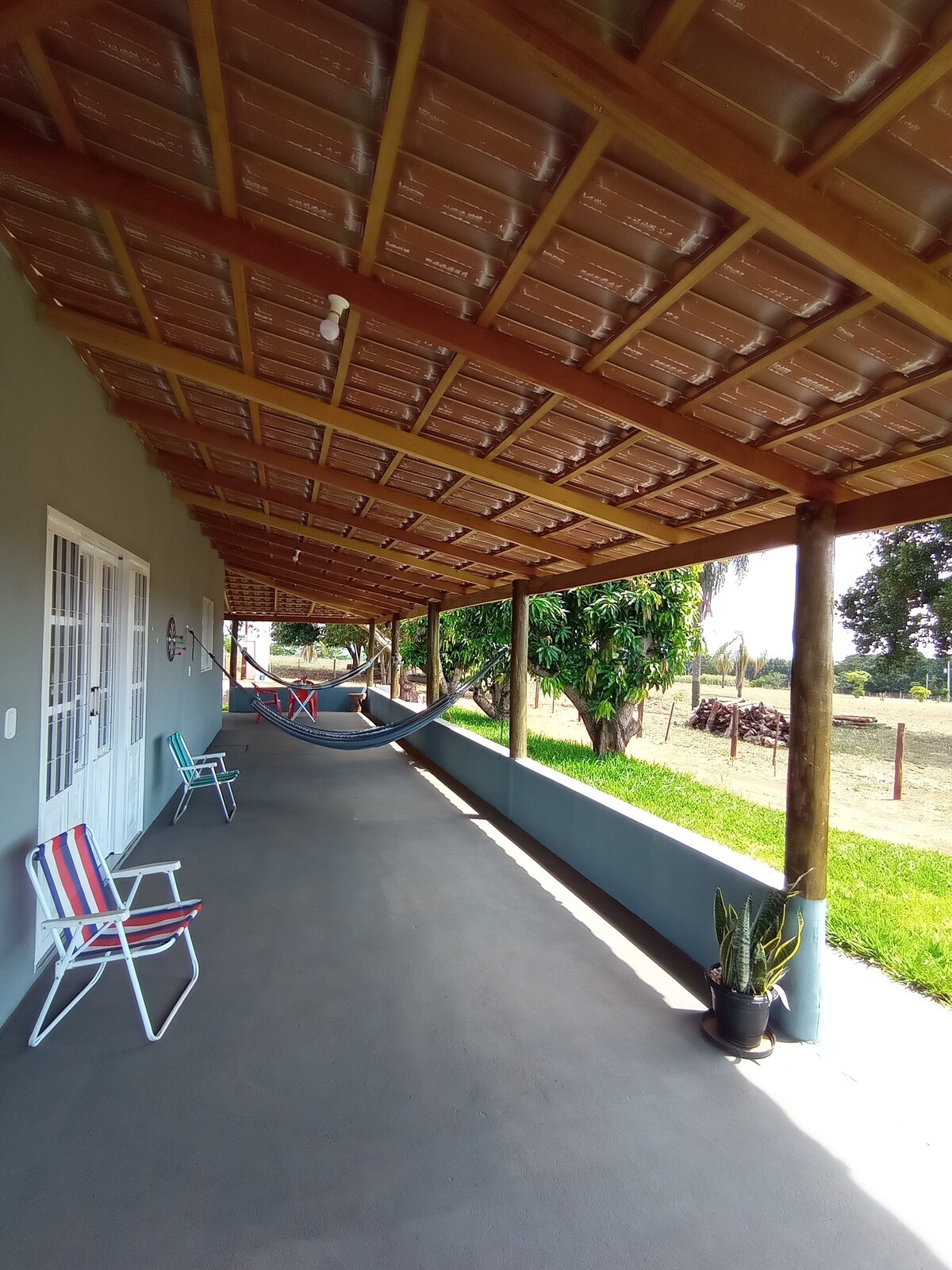 Belo Rancho com Piscina ao ar livre para Relaxar.