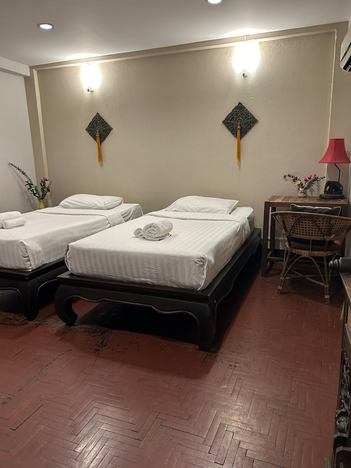 清迈客房（ Chiangmai Guesthouse ）双人床，位于市中心