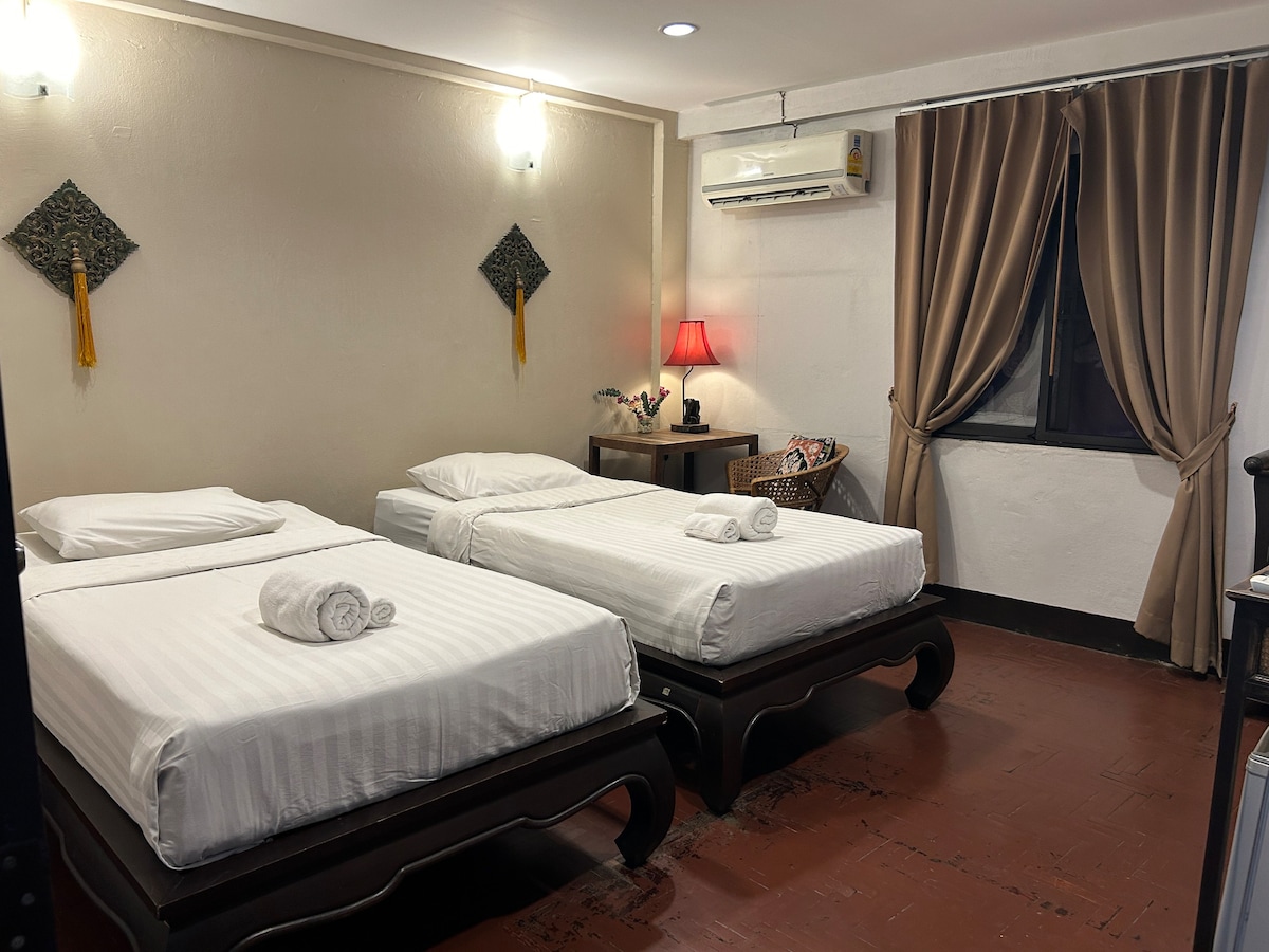 清迈客房（ Chiangmai Guesthouse ）双人床，位于市中心