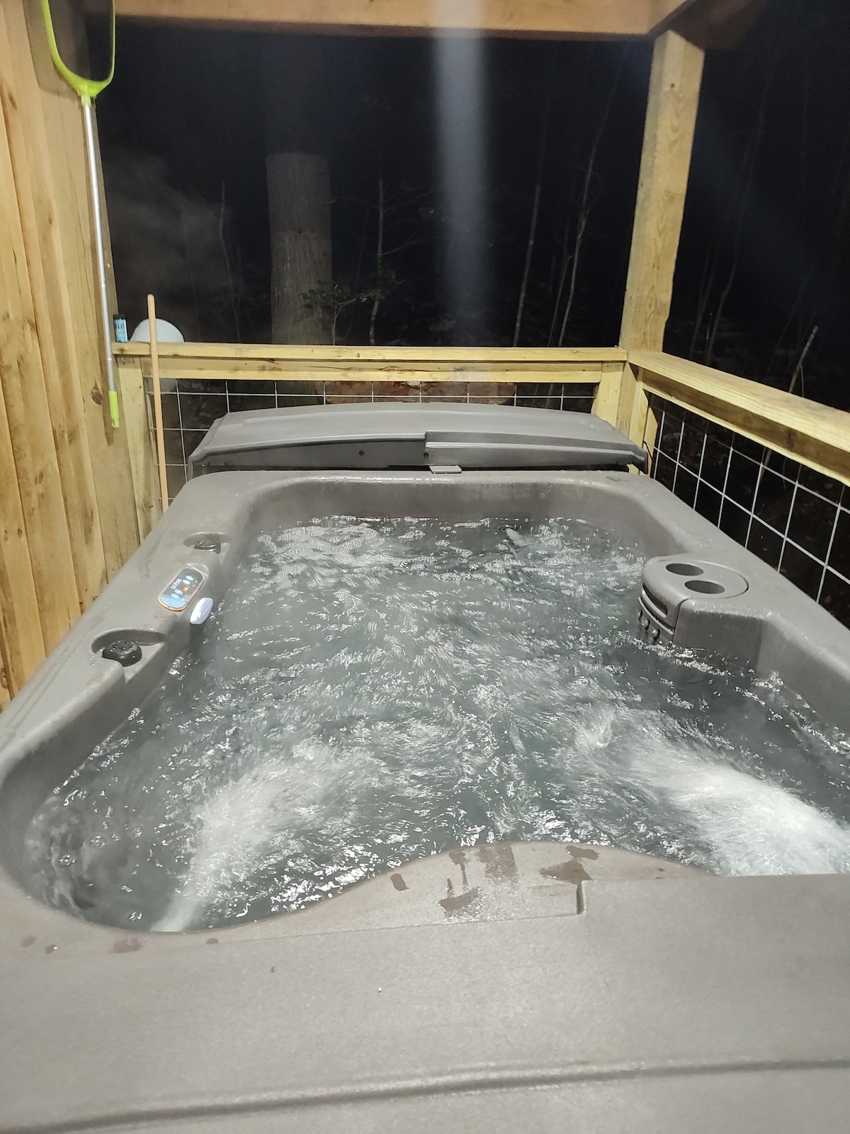Whispering Pines cabin - New Hot Tub