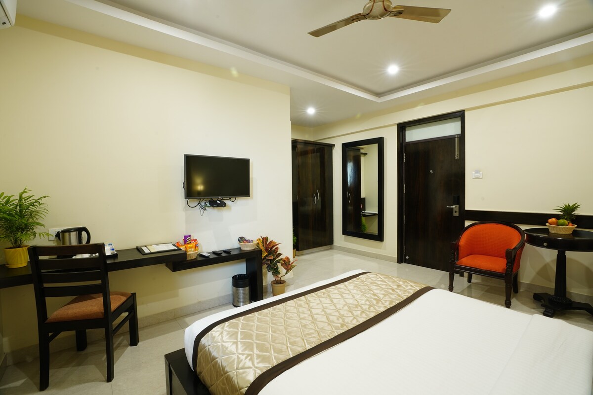 Suite Room with Breakfast @ Inaara Hotel