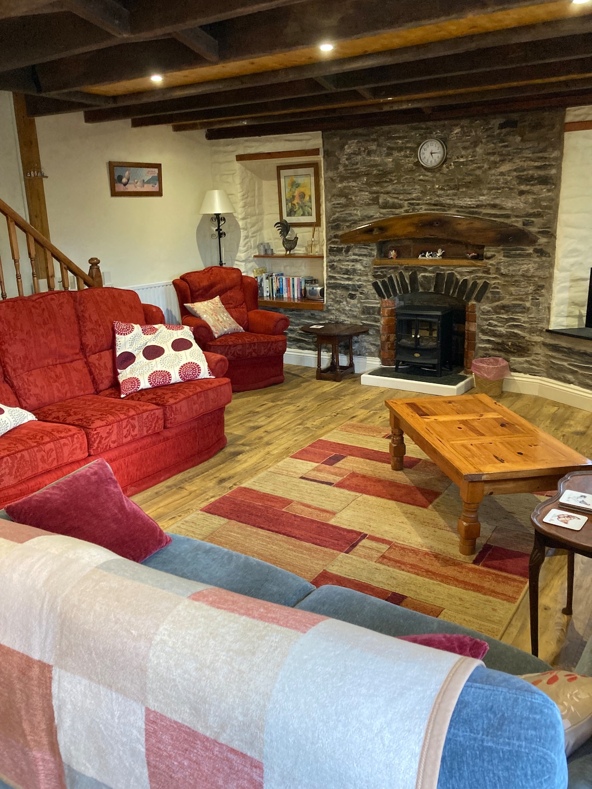 Beudy Mawr - comfy cottage on quiet family farm