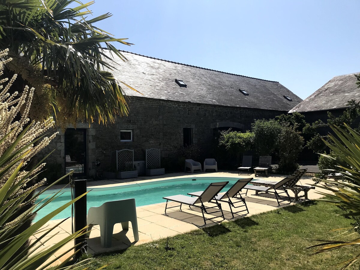 Gîte bien équipé, jardin privé, piscine et jeux