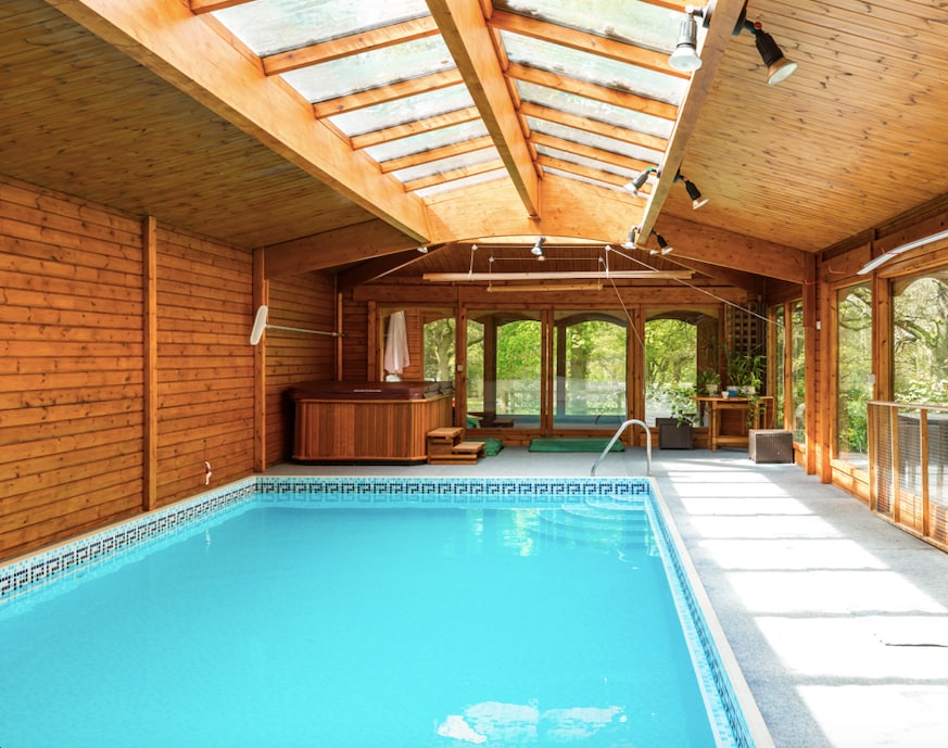 令人愉悦的15英亩庄园+泳池+热水浴缸