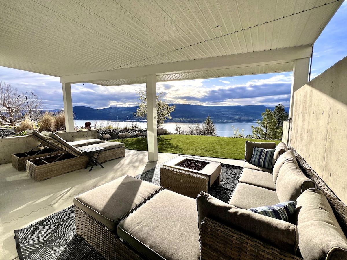 Hillside Cottage w/ Panoramic Lake View