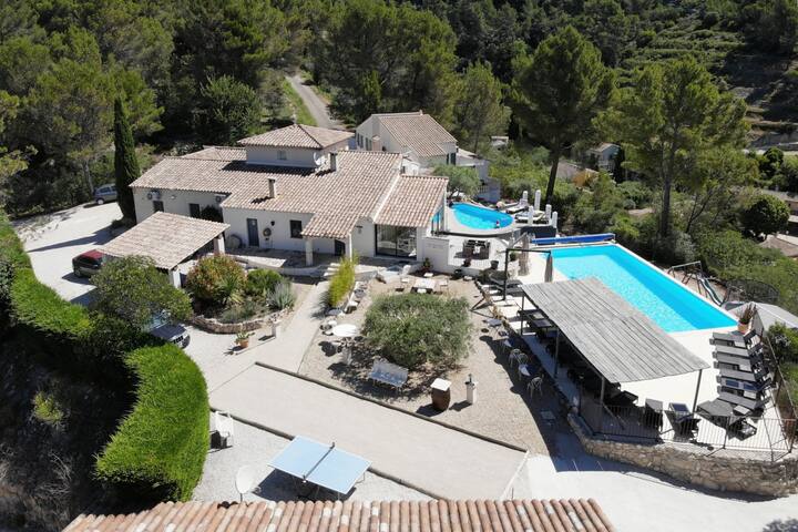 Fontaine-de-Vaucluse的民宿
