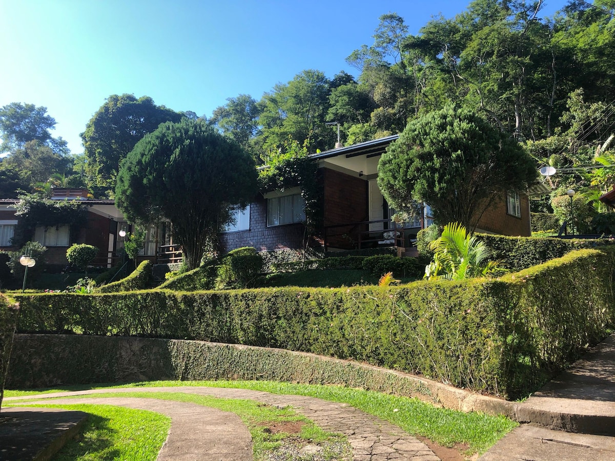 俯瞰Teresópolis山脉的房子