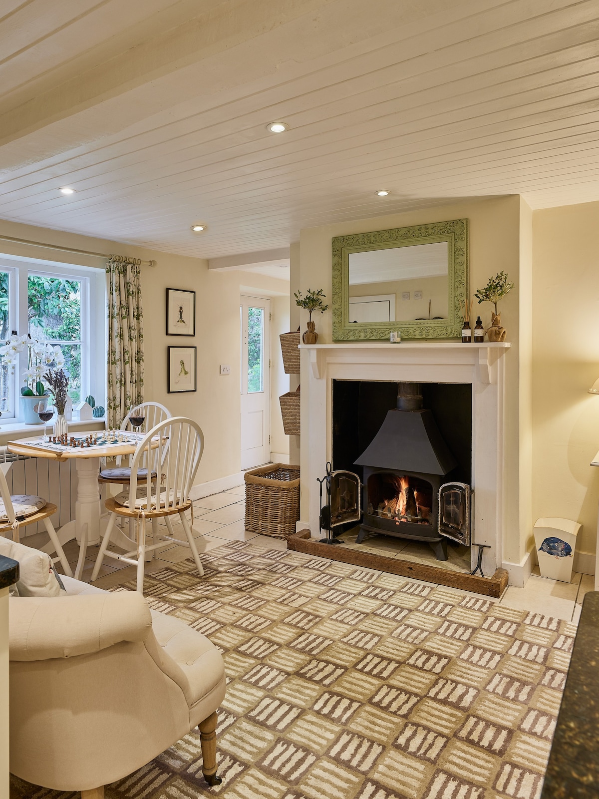 Charming Cotswold stone cottage in Wiltshire