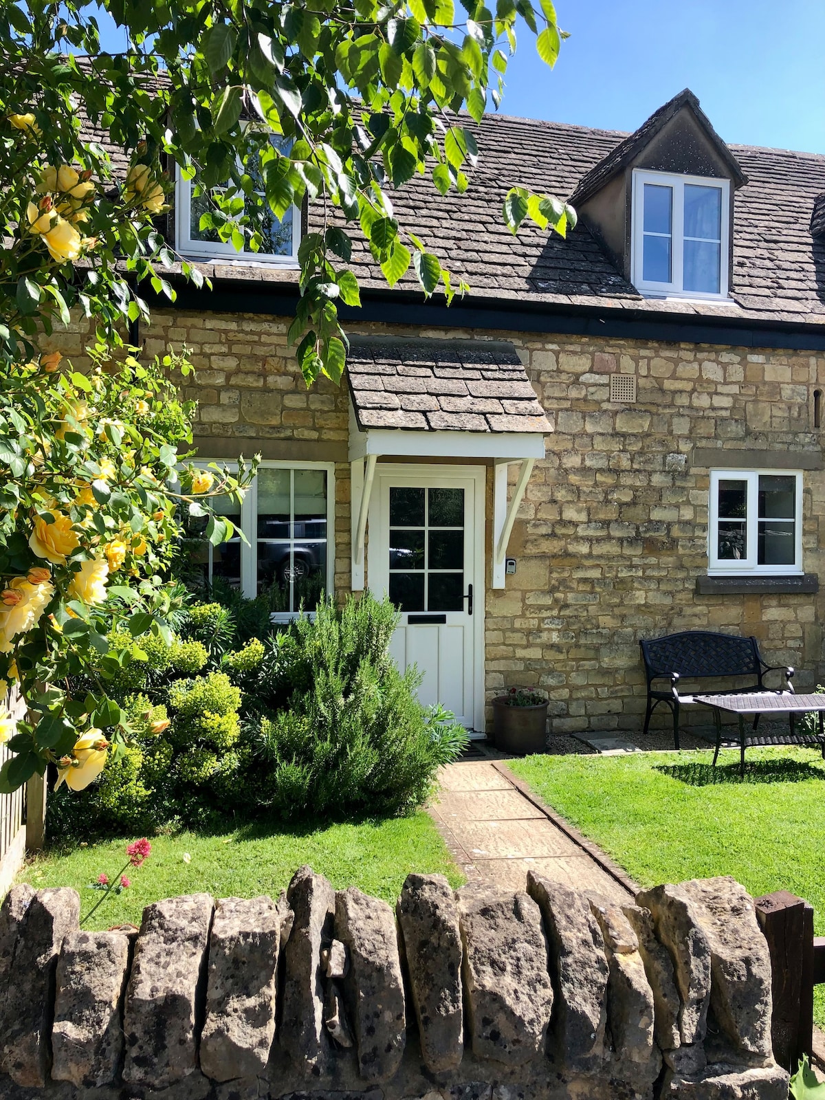 Central Chipping Campden Cotswold Stone Cottage