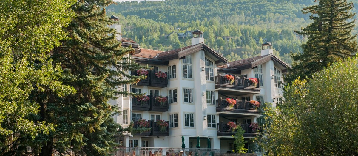 Austrian Condo In Vail With Breakfast and Parking!
