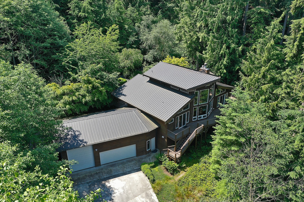 Luxury Forest Retreat with garden, fire pit & deck