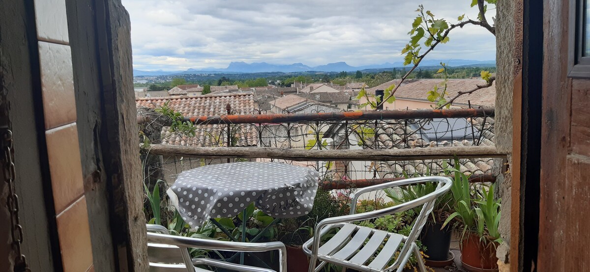 MAISONNETTE avec petite terrasse VUE panoramique