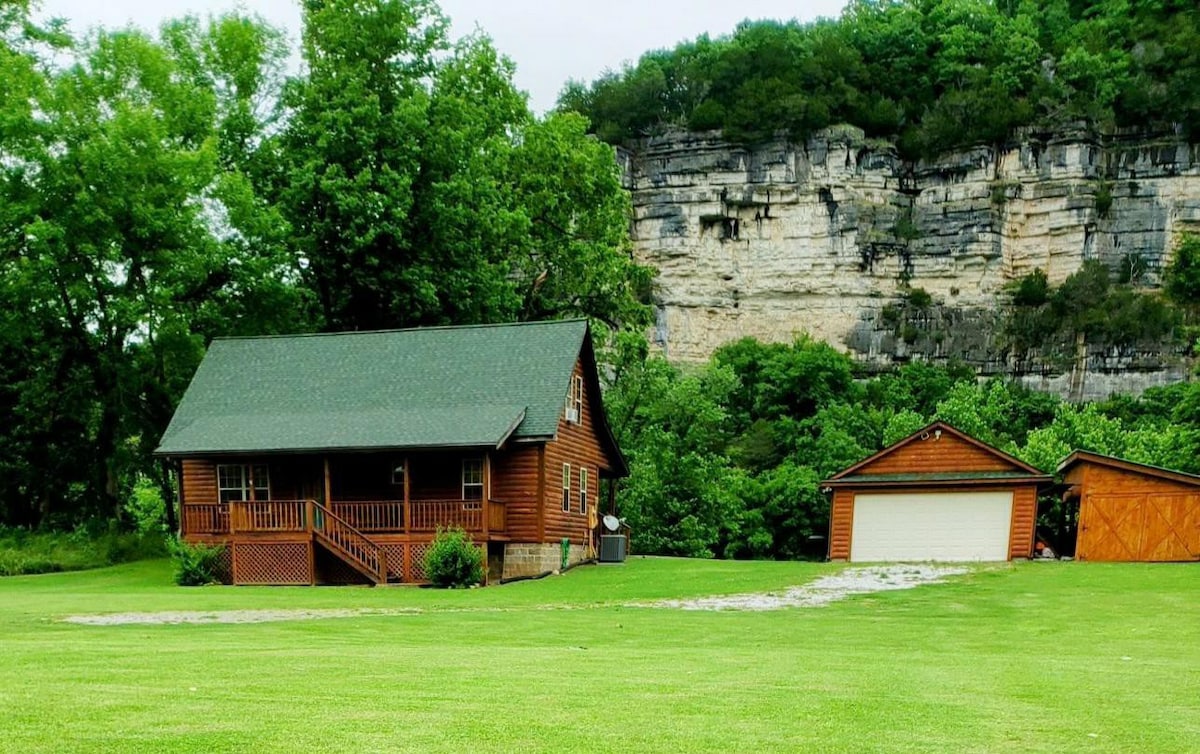 Lovely Bear Cabin on the White River