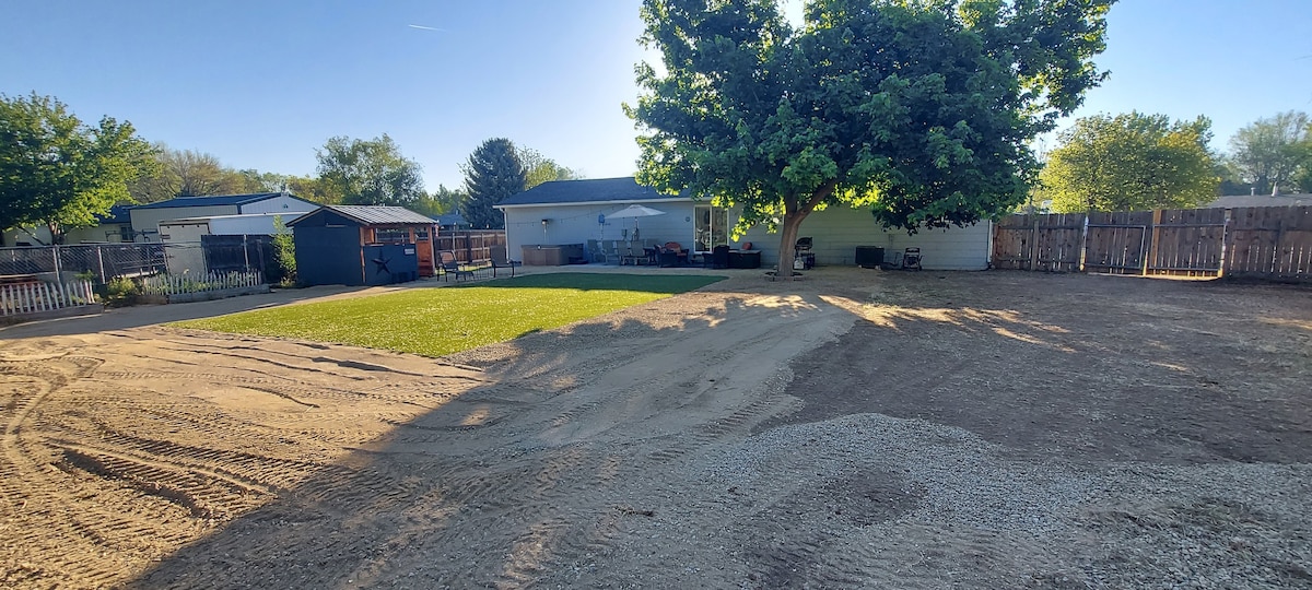 Pet-Friendly 3BR Home w/Hot Tub, Big Yard in Boise