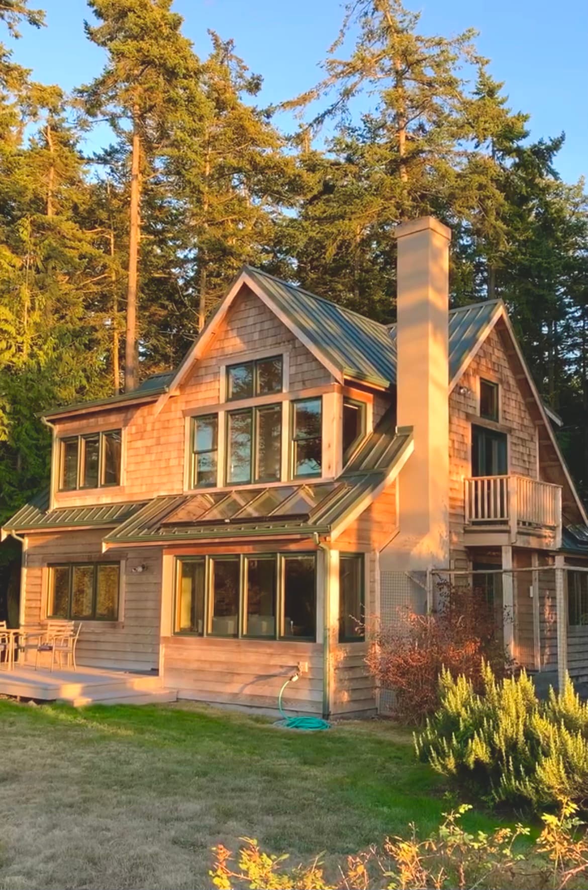 整栋Bluff House plus Cottage on the Salish Sea