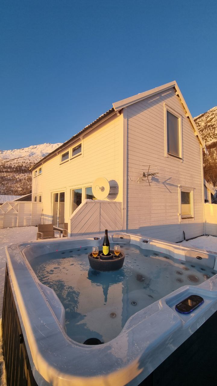 Jacuzzi, Seaview and NorthernLight