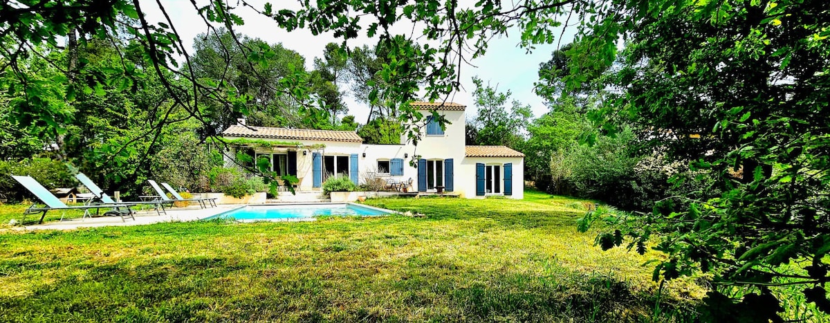 Villa 4 chambres, piscine en campagne aixoise