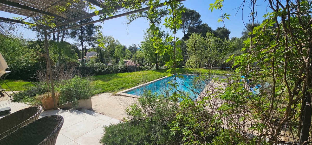 Villa 4 chambres, piscine en campagne aixoise