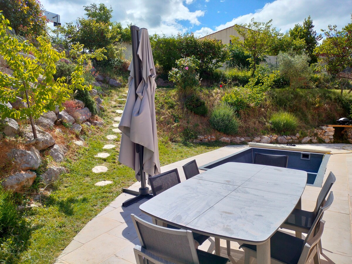 Maison 100 m2 avec piscine et jardin