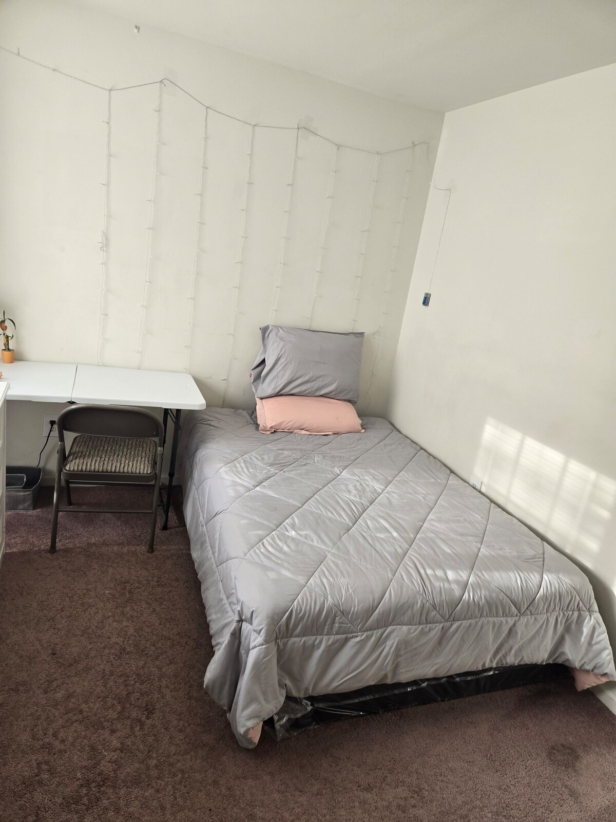 [Females ONLY] Cozy Room with Large Closet & Desk