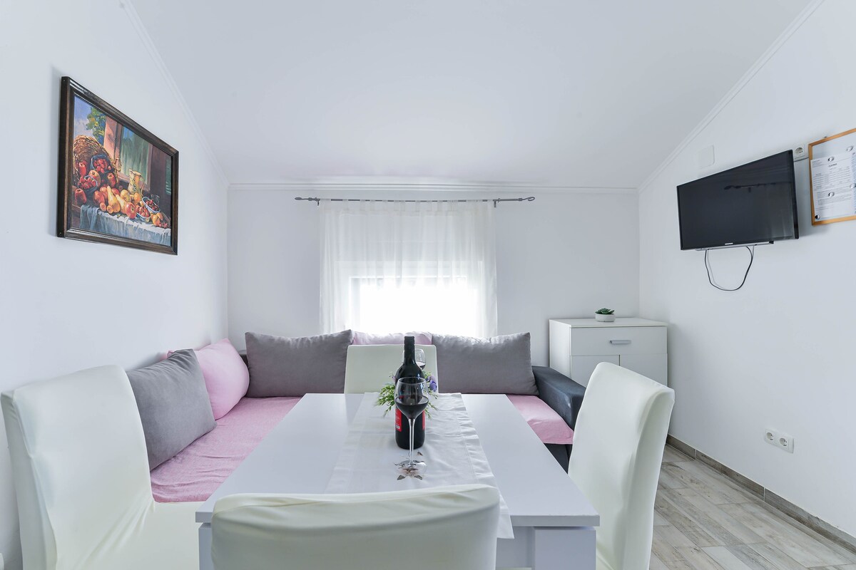 Apartment Tomić - Close to everything you need